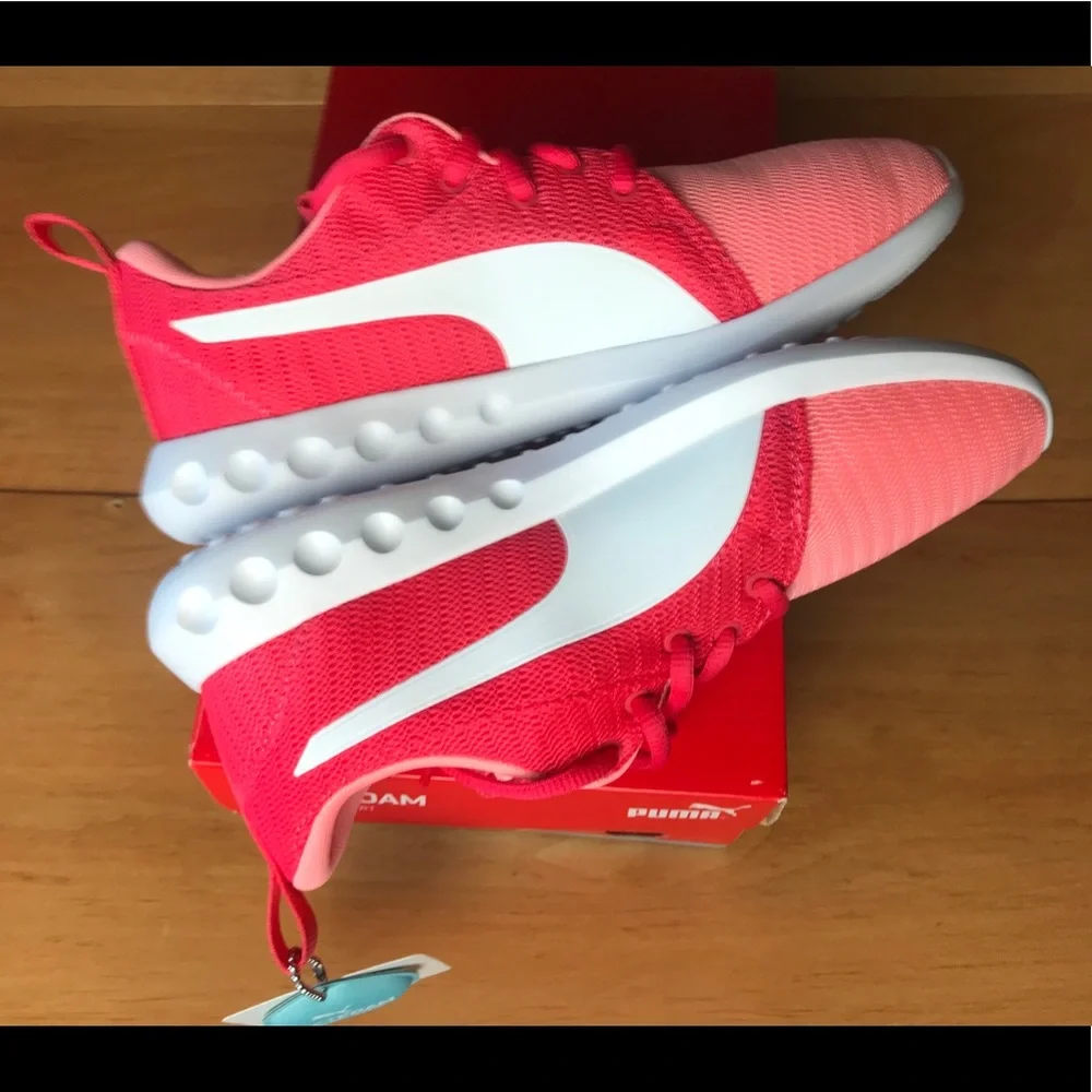 PUMA Soft Foam. Peach White 19997208 6.5C